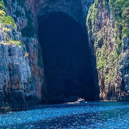 Xhiro Turistike بوتيل