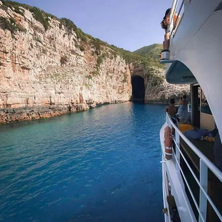 بوتيل Xhiro Turistike *